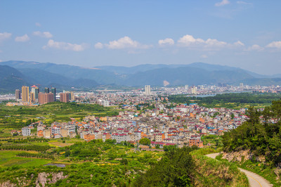 浙江台州有一个县,拥有2条高速和1条在建高铁,曾隶属过宁波专区